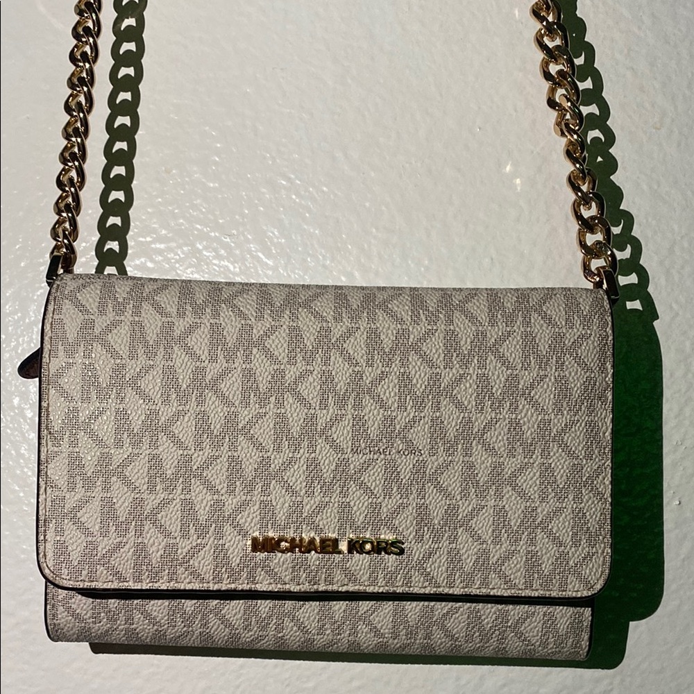 Michael Kors Cream Crossbody Bag with Gold Chain - Picture 1 of 6
